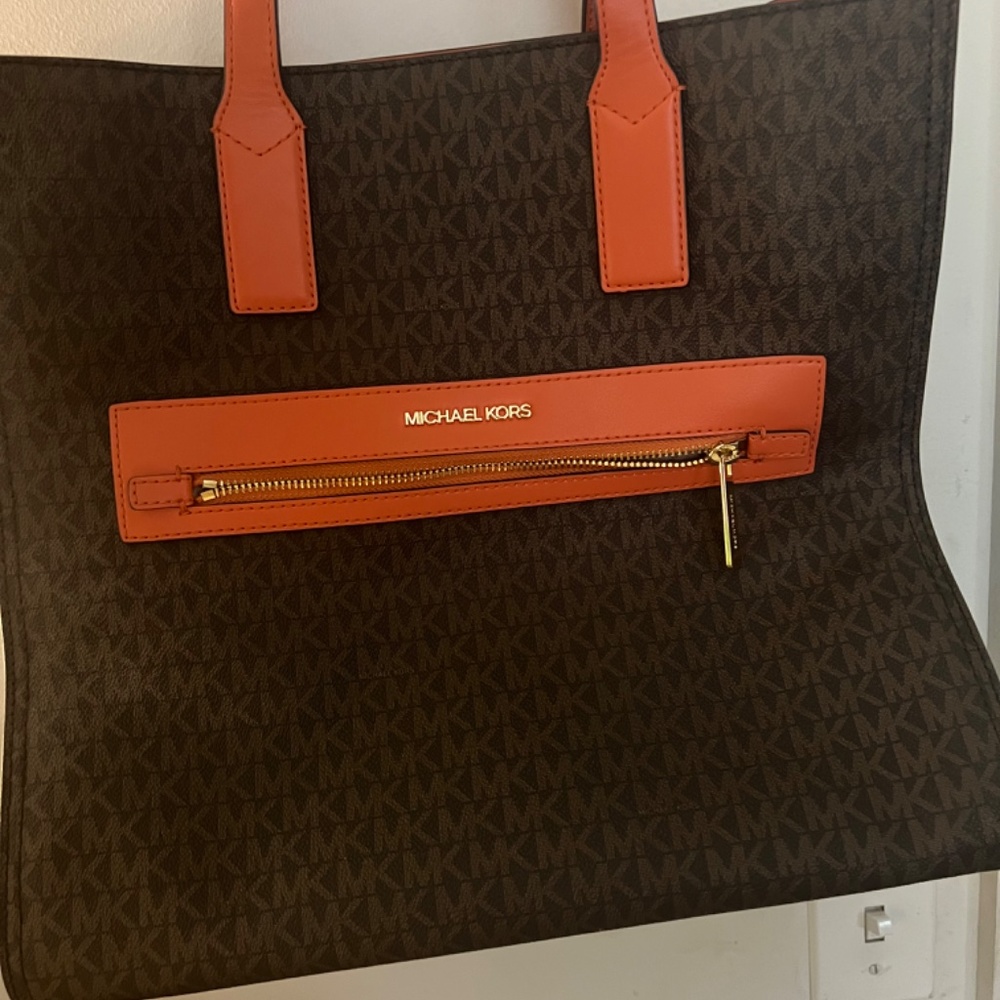 Women Handbag - Picture 4 of 4